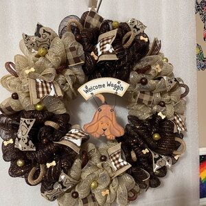 Welcome Waggin Brown & Beige Dog-Themed Holiday Wreath